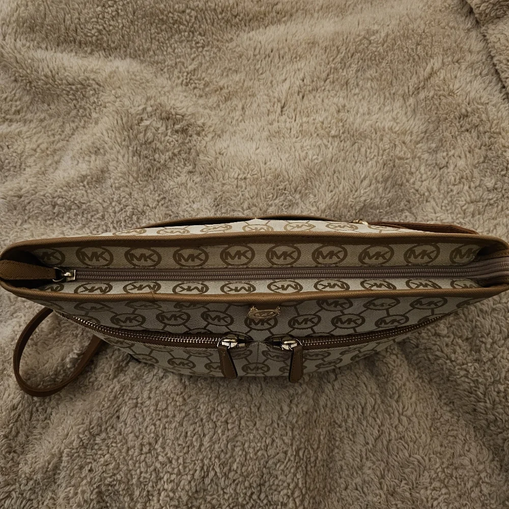 MICHAEL Michael Kors Kempton Double Pocket shoulder bag/crossbody EUC - Picture 8 of 16